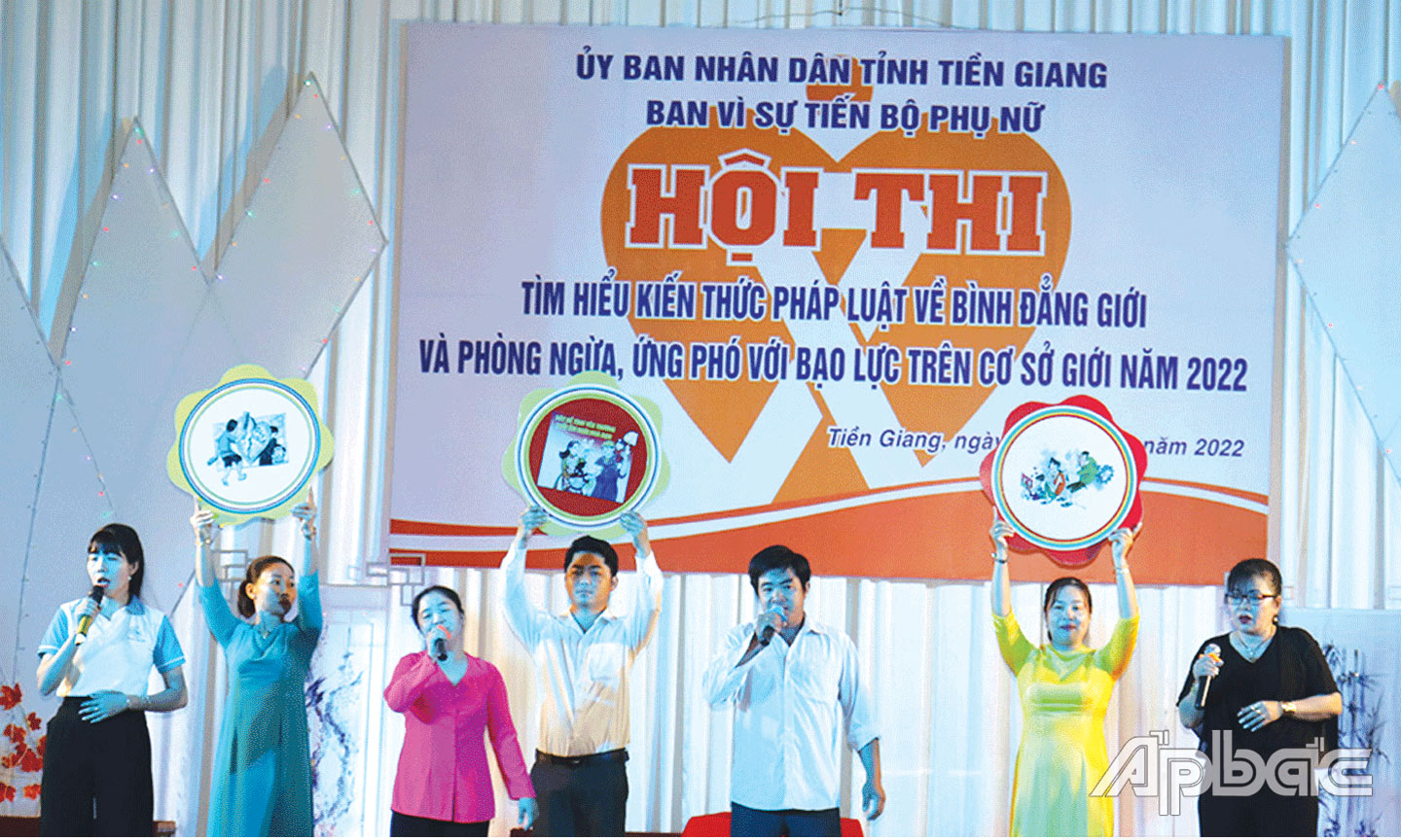 Ban Vì sự tiến bộ của phụ nữ tỉnh Tiền Giang tổ chức Hội thi Tìm hiểu kiến thức pháp luật về  bình đẳng giới và phòng ngừa, ứng phó với bạo lực trên cơ sở giới năm 2022.                   Ảnh: NHƯ NGỌC