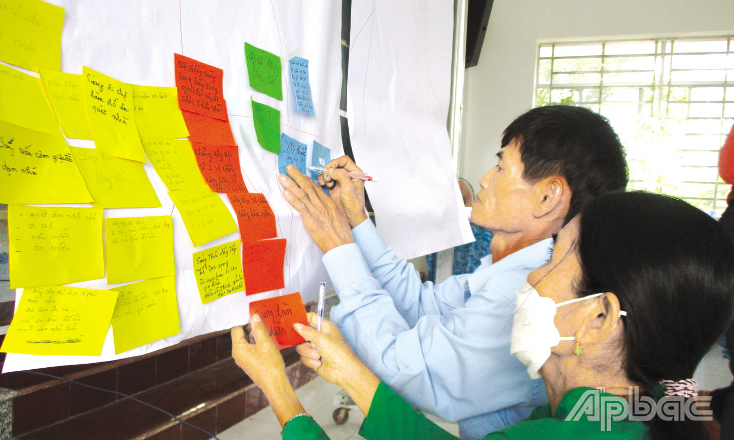 Sinh hoạt CLB “Gia đình hạnh phúc” xã Hội Xuân.