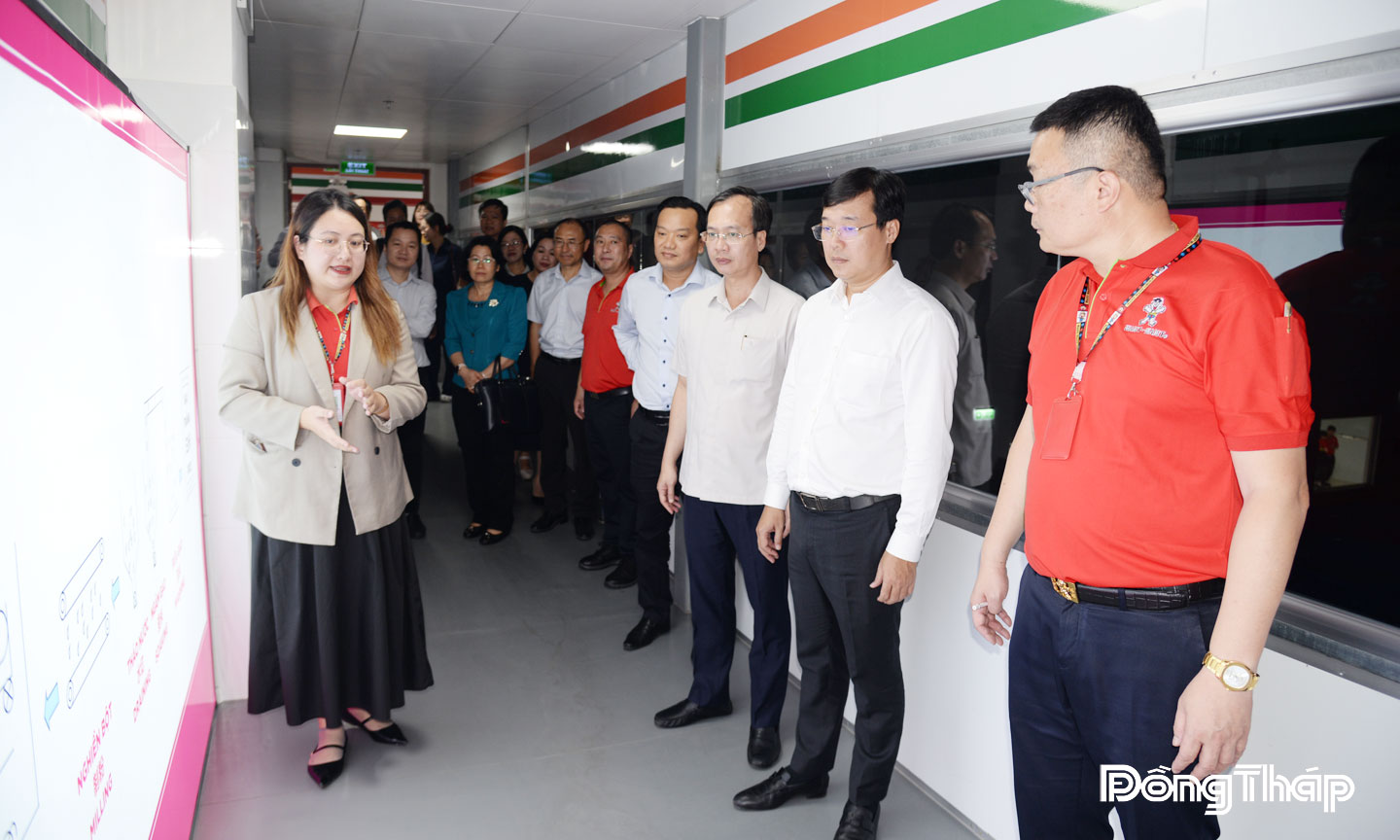 Lãnh đạo tỉnh tìm hiểu hoạt động sản xuất tại Công ty TNHH Want Want Việt Nam.