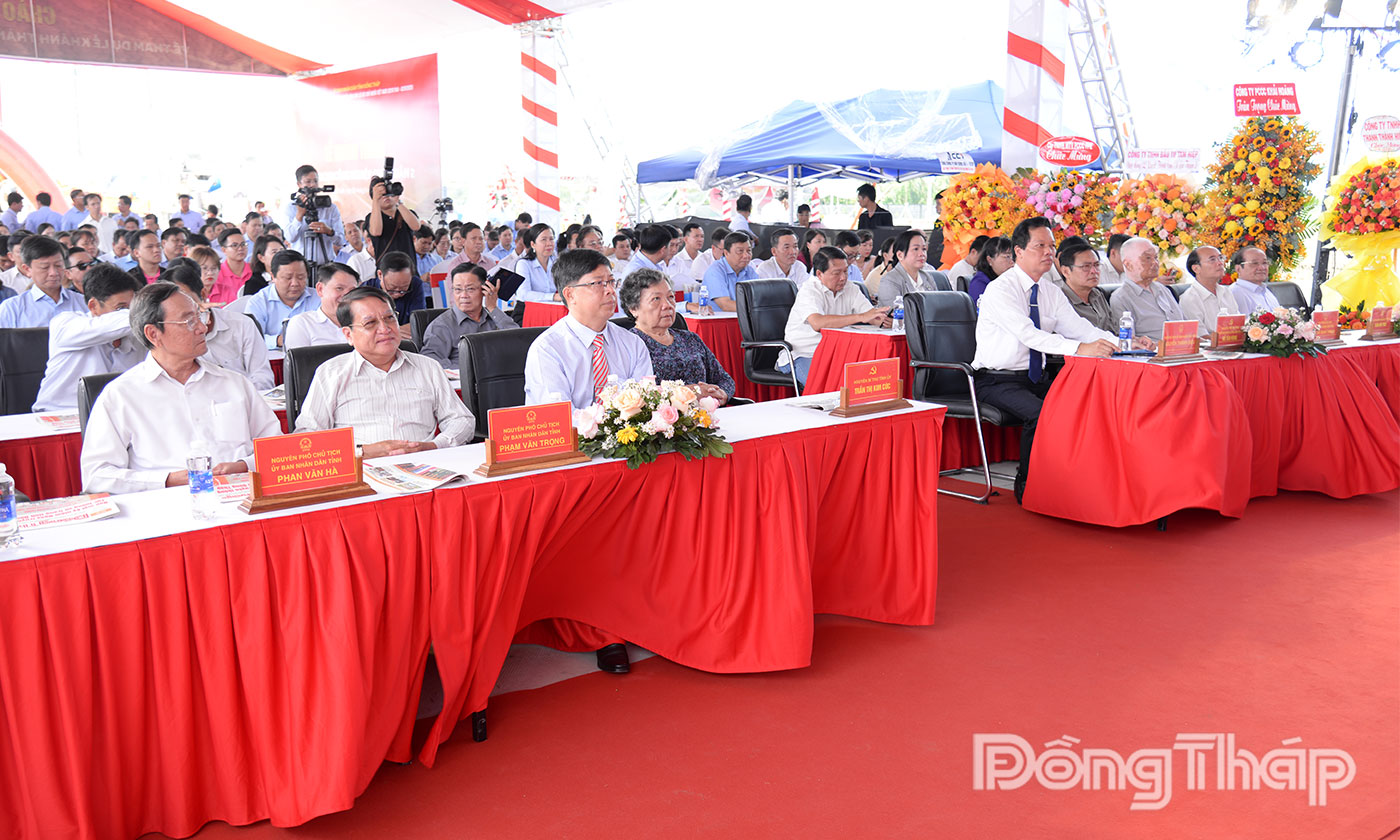 Các đại biểu tham dự Lễ khánh thành.