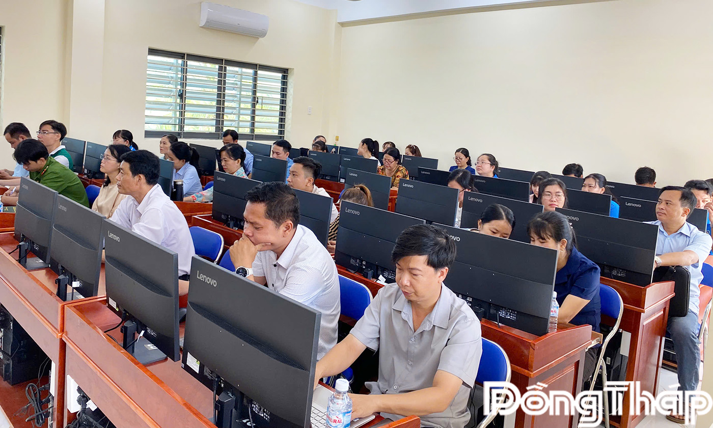 Quang cảnh tập huấn