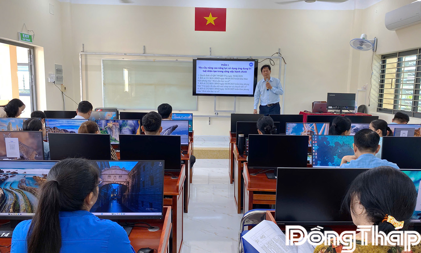 giảng viên Dương Văn Hiếu, Trưởng Khoa Kỹ thuật công nghệ Trường Đại học Tiền Giang