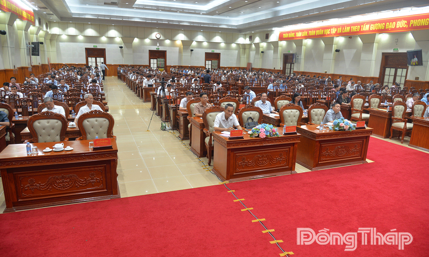 Đại biểu dự hội nghị tại Hội trường Ấp Bắc, Trung tâm hội nghị tỉnh.